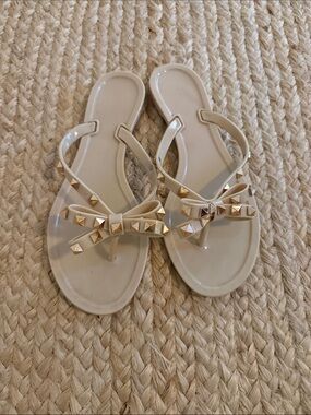 Amazon Beige Studded Bow Jelly Thong Sandals